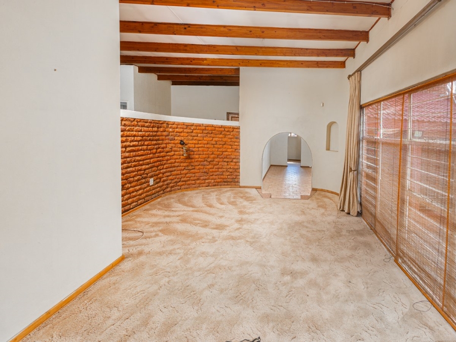 4 Bedroom Property for Sale in Ifafi North West